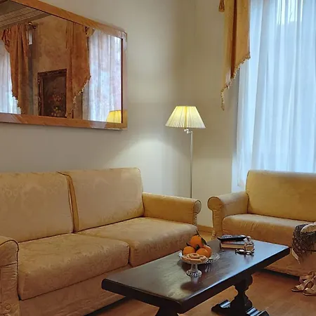 Ξενοδοχείο με διαμερίσματα Tornabuoni La Petite 4*