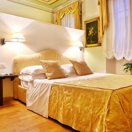 Tornabuoni La Petite Aparthotel Florencie