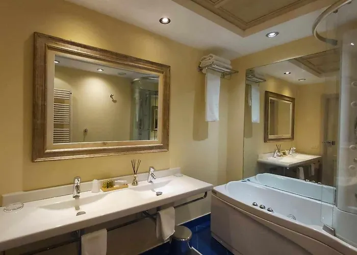 Aparthotel Tornabuoni La Petite 4*