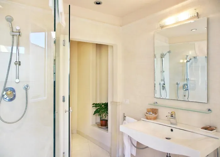 Tornabuoni La Petite Aparthotel 4*