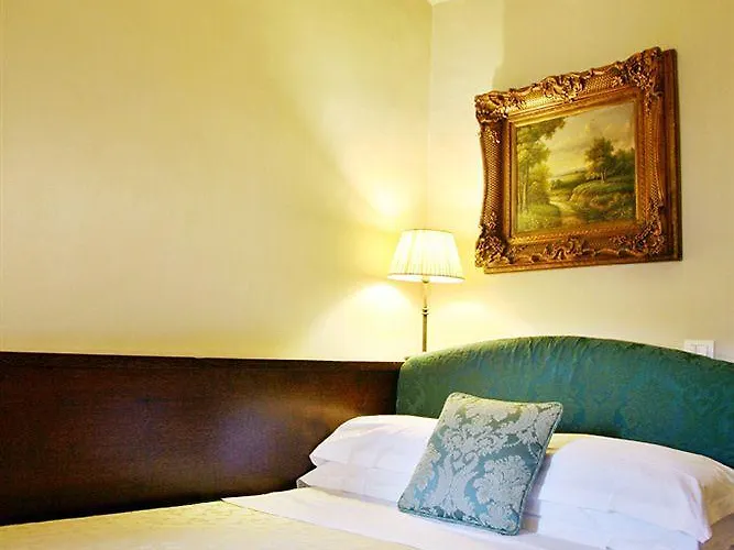 Tornabuoni La Petite Aparthotel 4*