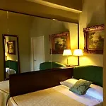 Tornabuoni La Petite Aparthotel 4*